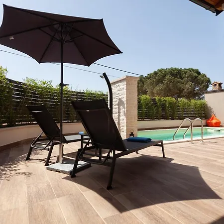 Duranka With Pool Holiday home Rovinjsko Selo